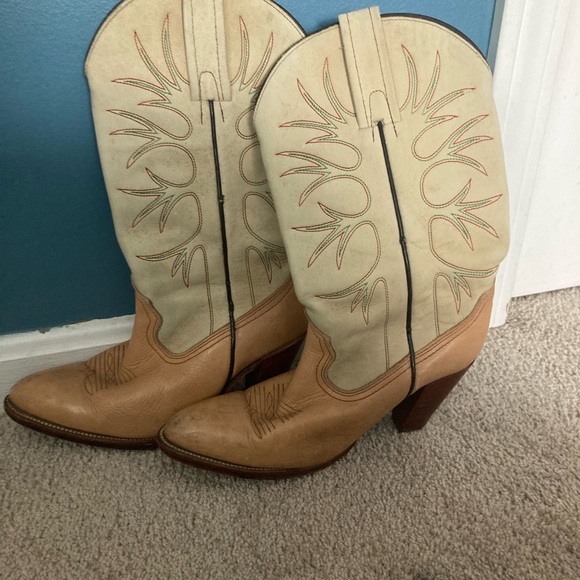Frye Cream and Tan Heeled Boots with Western Design and Decorative Stitching - Picture 3 of 4